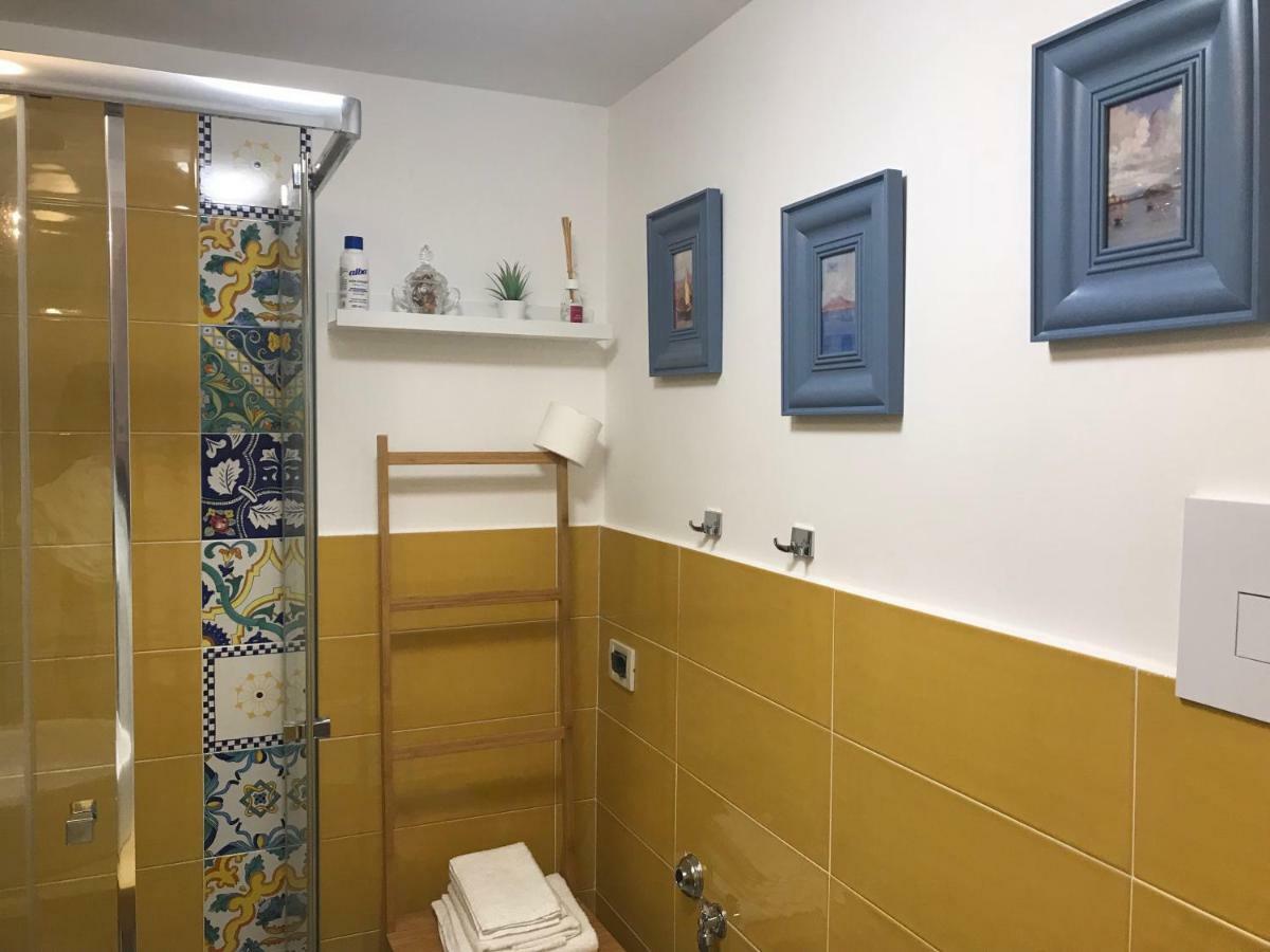 La Casa Di Hoby Lejlighed Napoli Eksteriør billede